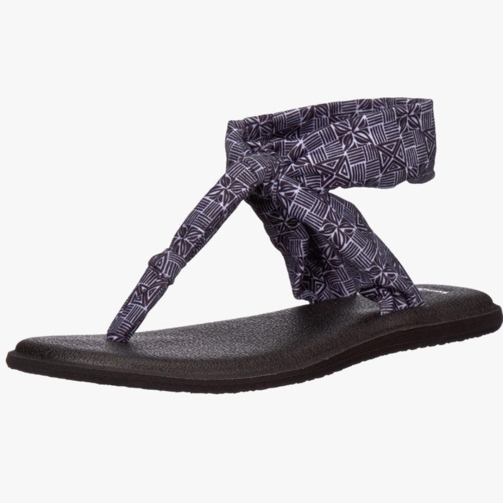 NWOB Sanuk Yoga Sling Ella
Sandals Black & White Tiki Tile Women’s Size 8